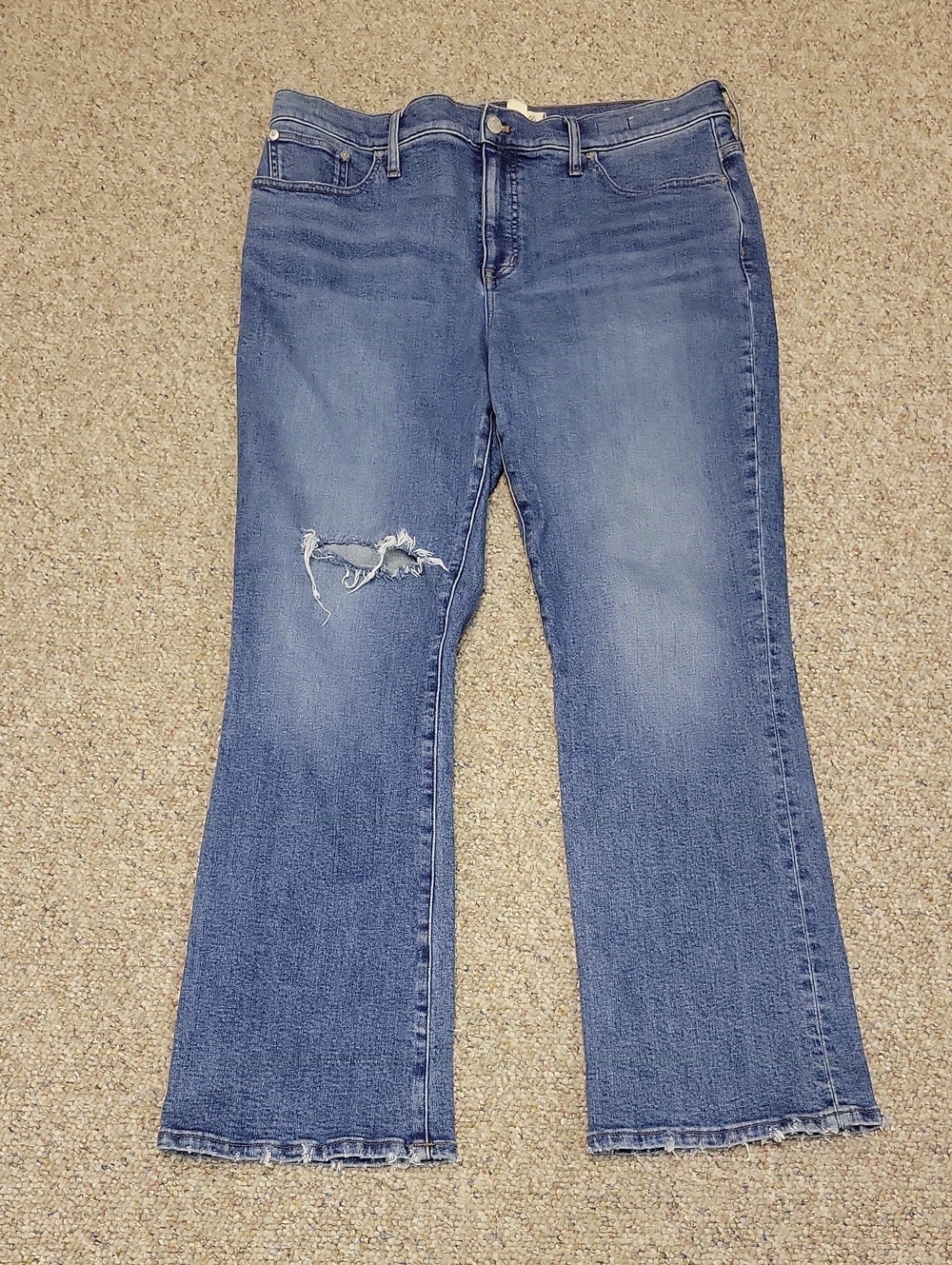 Madewell Mid Rise Kick Out Jeans Distressed. 32T Contemporary